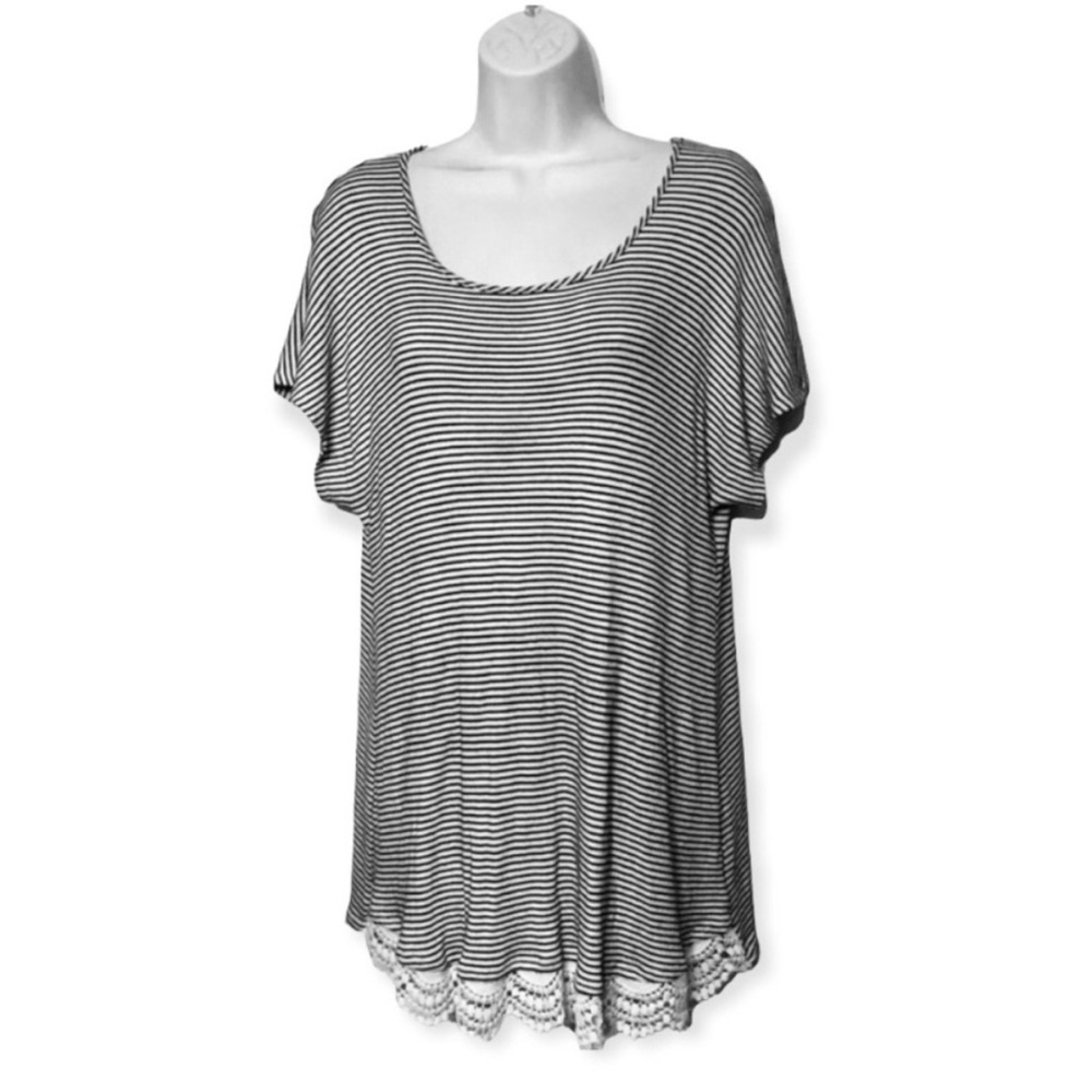 Black & White Striped Lace Hem Swing Tunic Top 1X - Picture 2 of 4